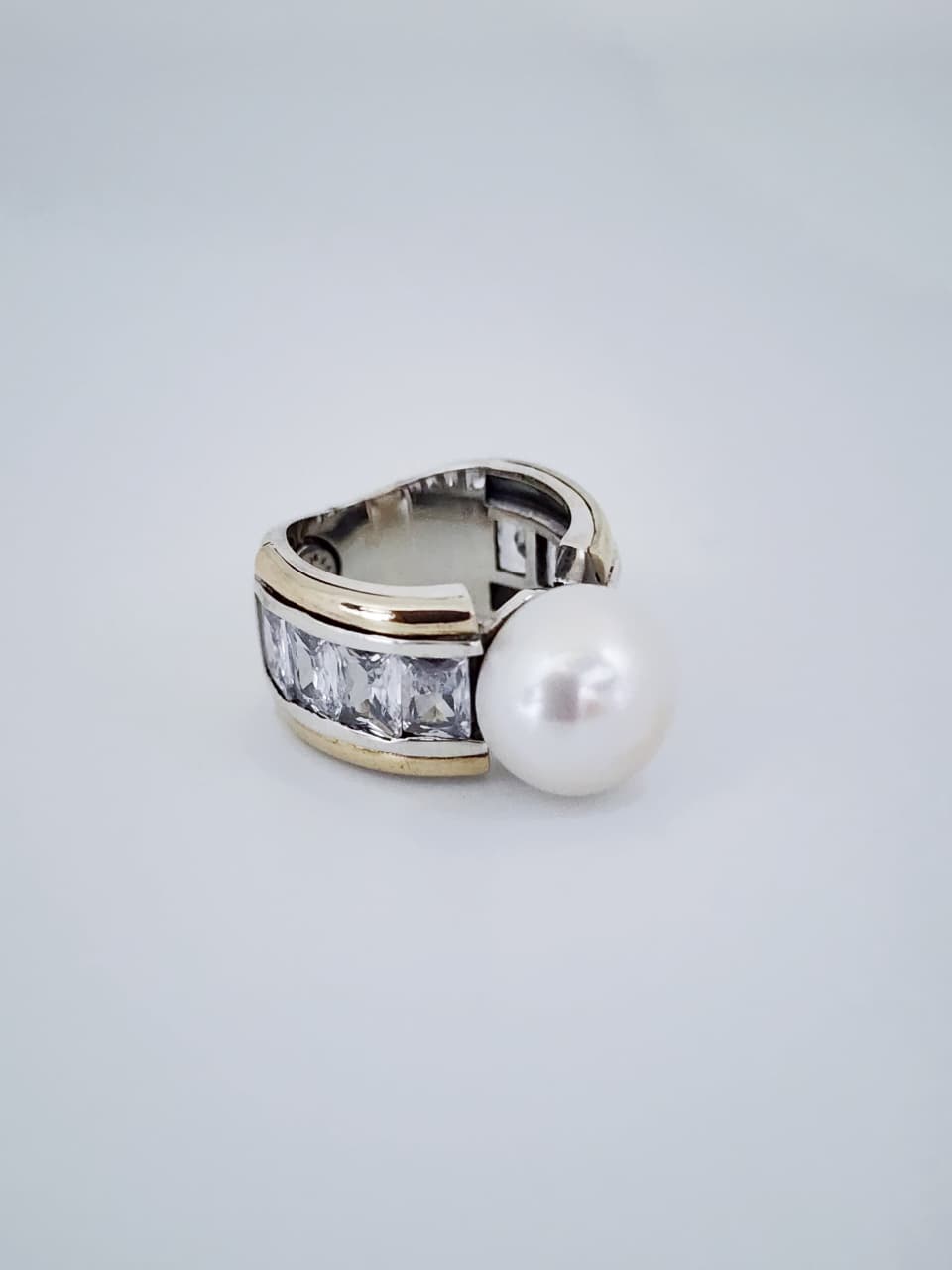 Veloura Pearl Ring