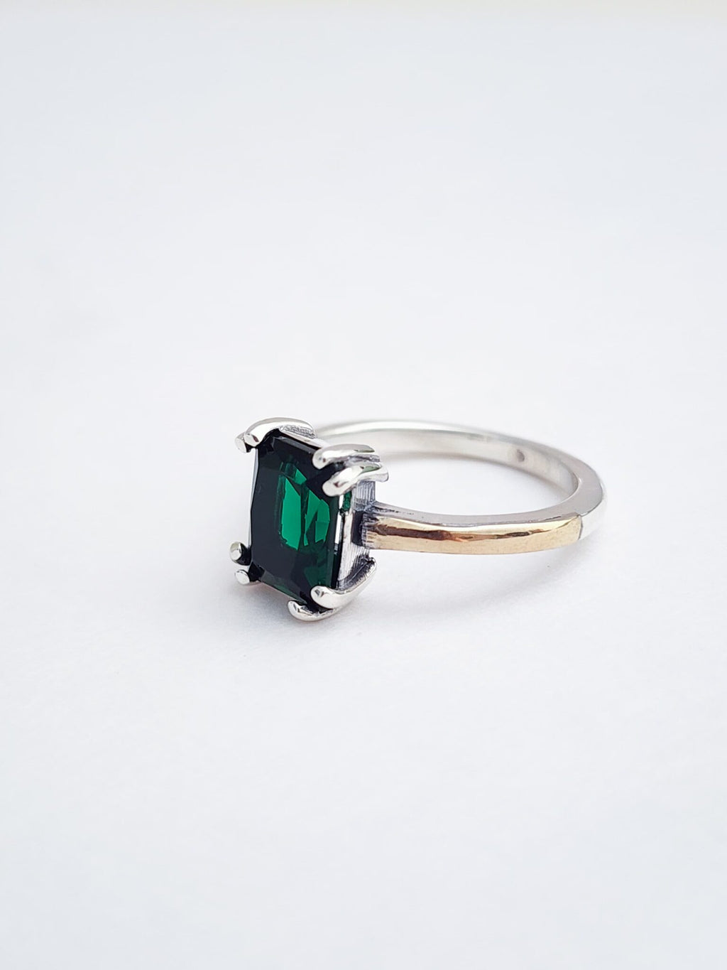 Esmerald Essence Ring