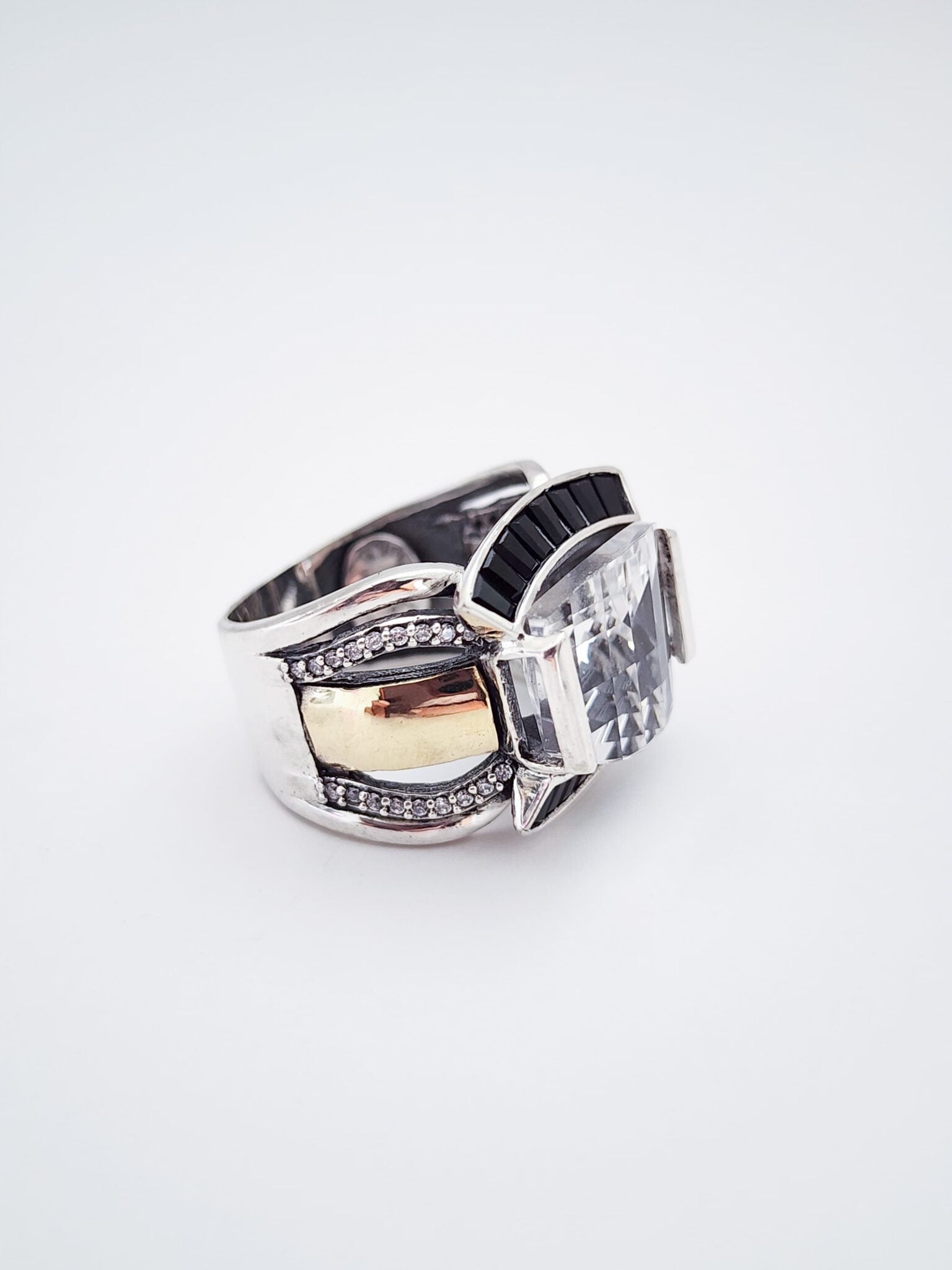 Elite Jewel Ring
